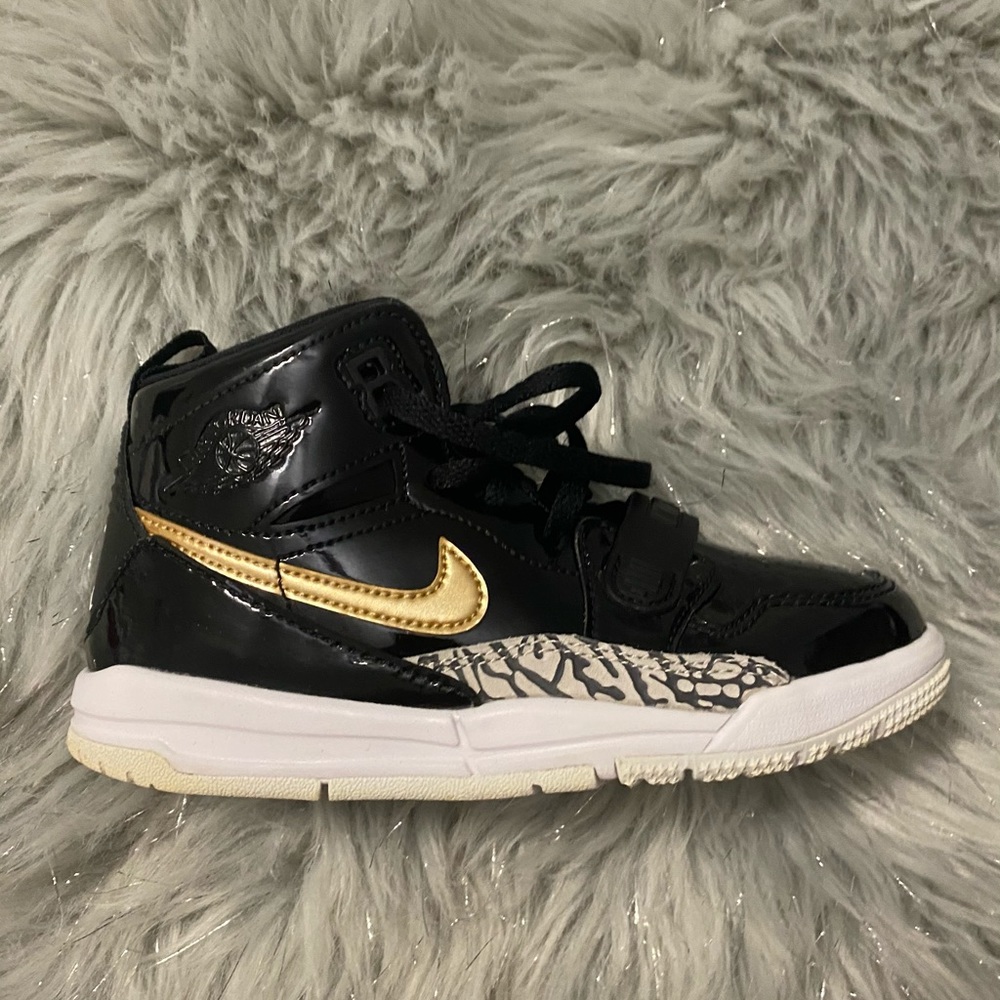 Boys shoes